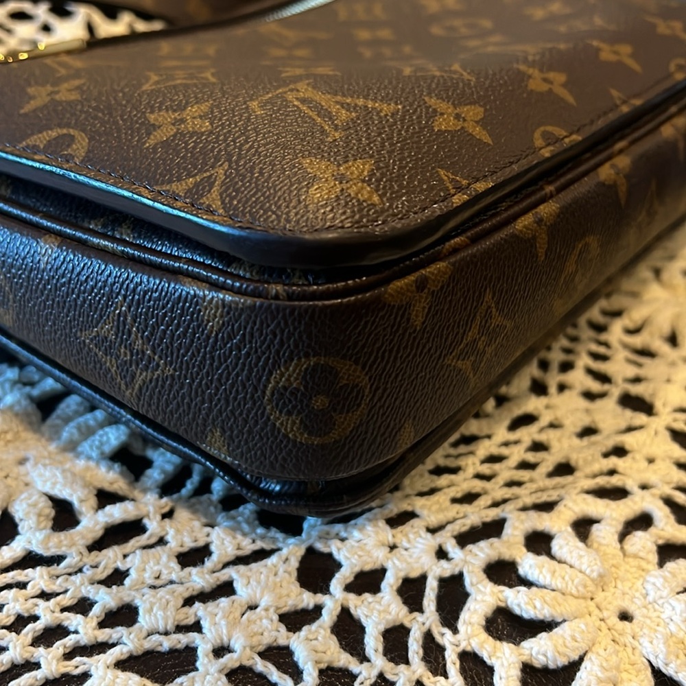 Louis Vuitton Monogram  Pochette Métis - Picture 8 of 12